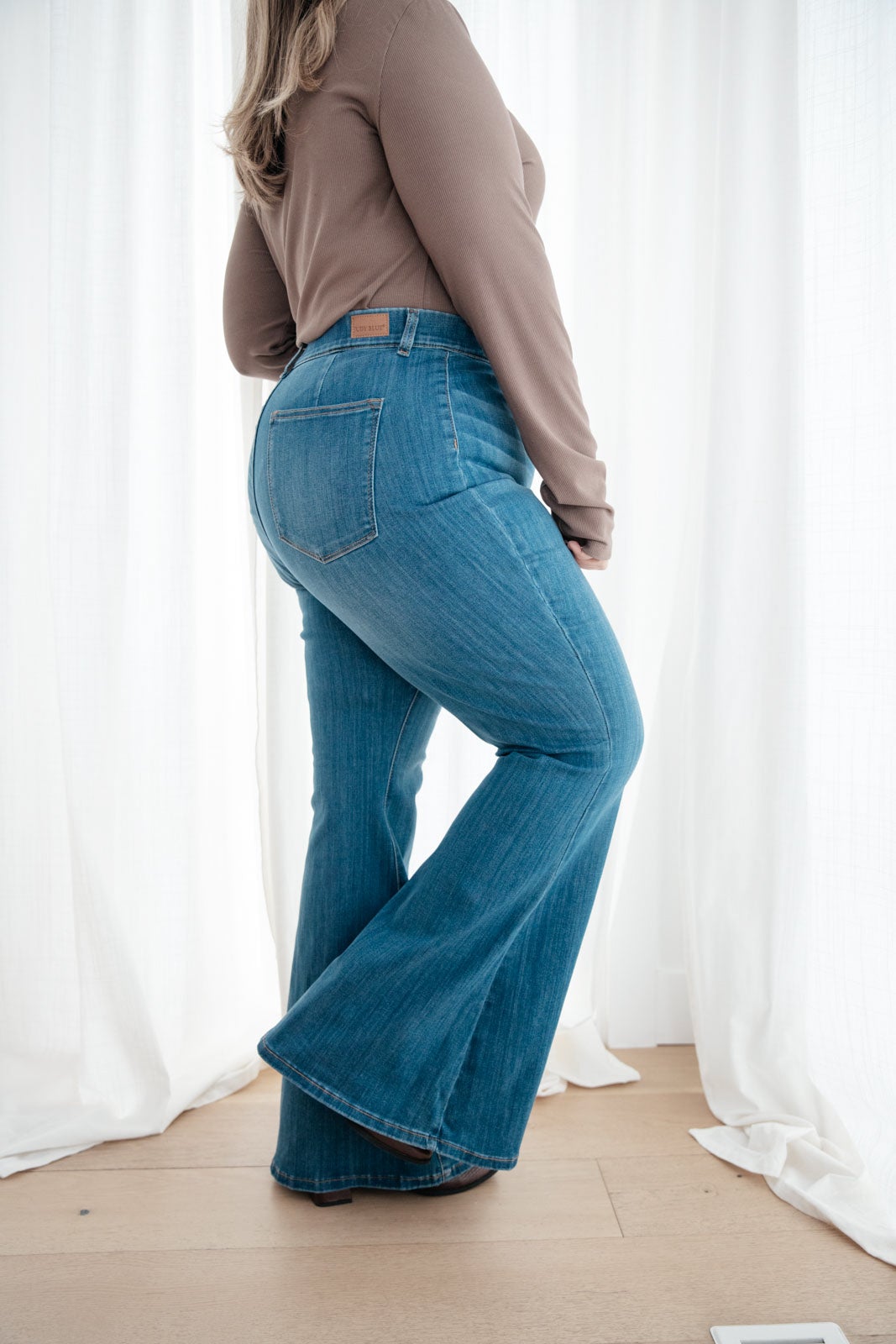 Happy in High Rise Flair Jegging