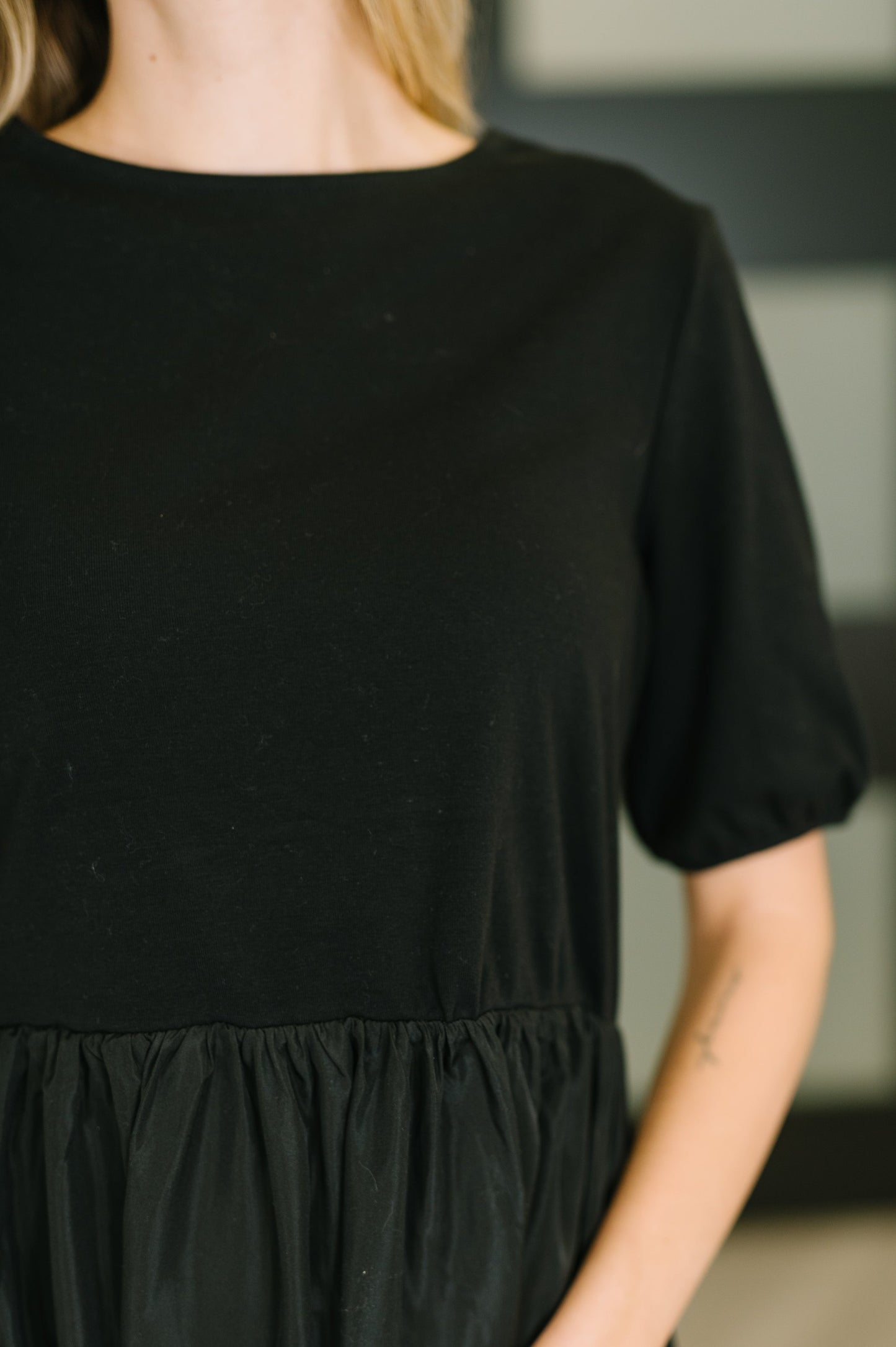 Contrast Charm Midi Black Dress