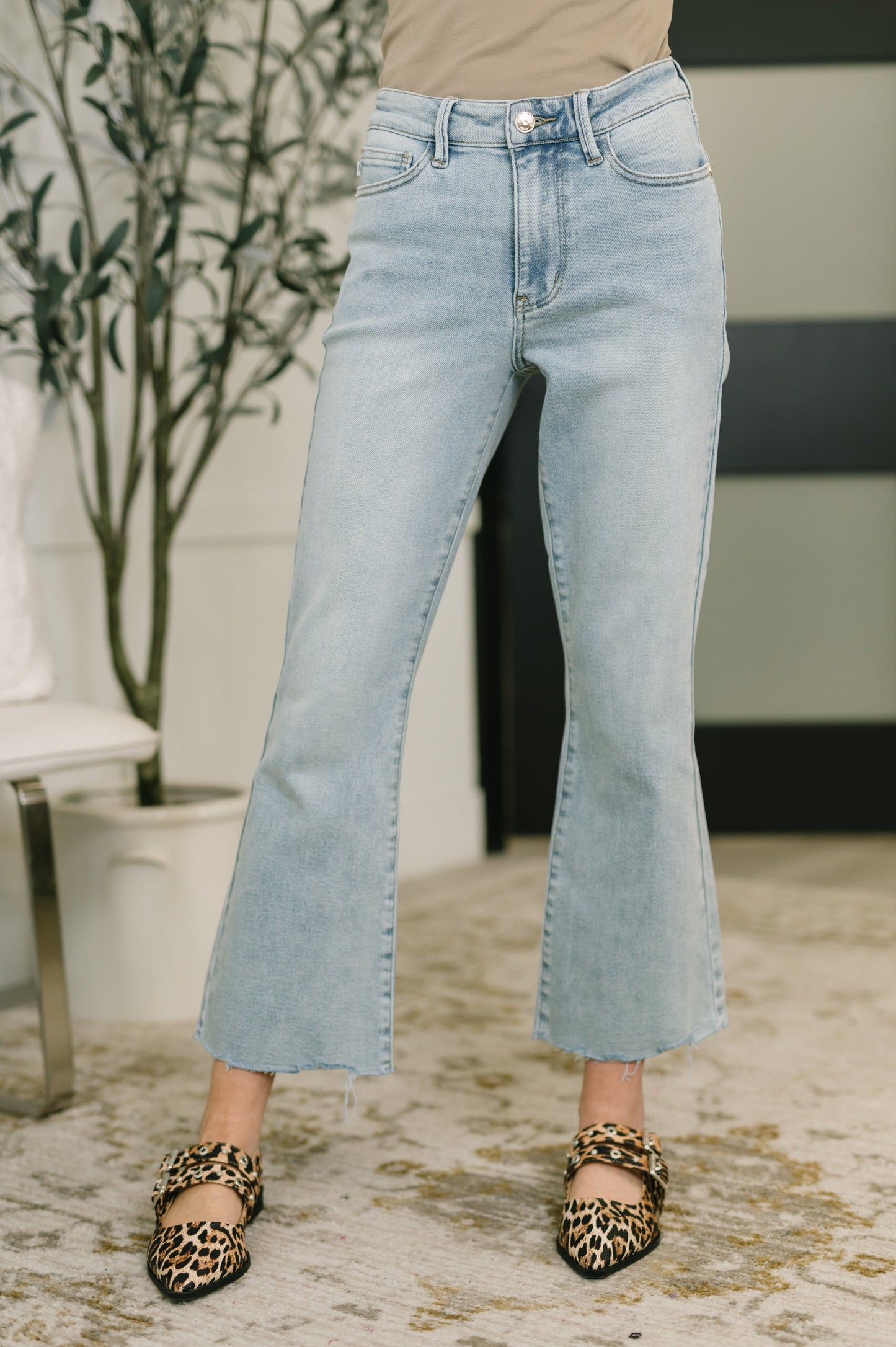 Martha Mid Rise Kick Flare w Raw Hem